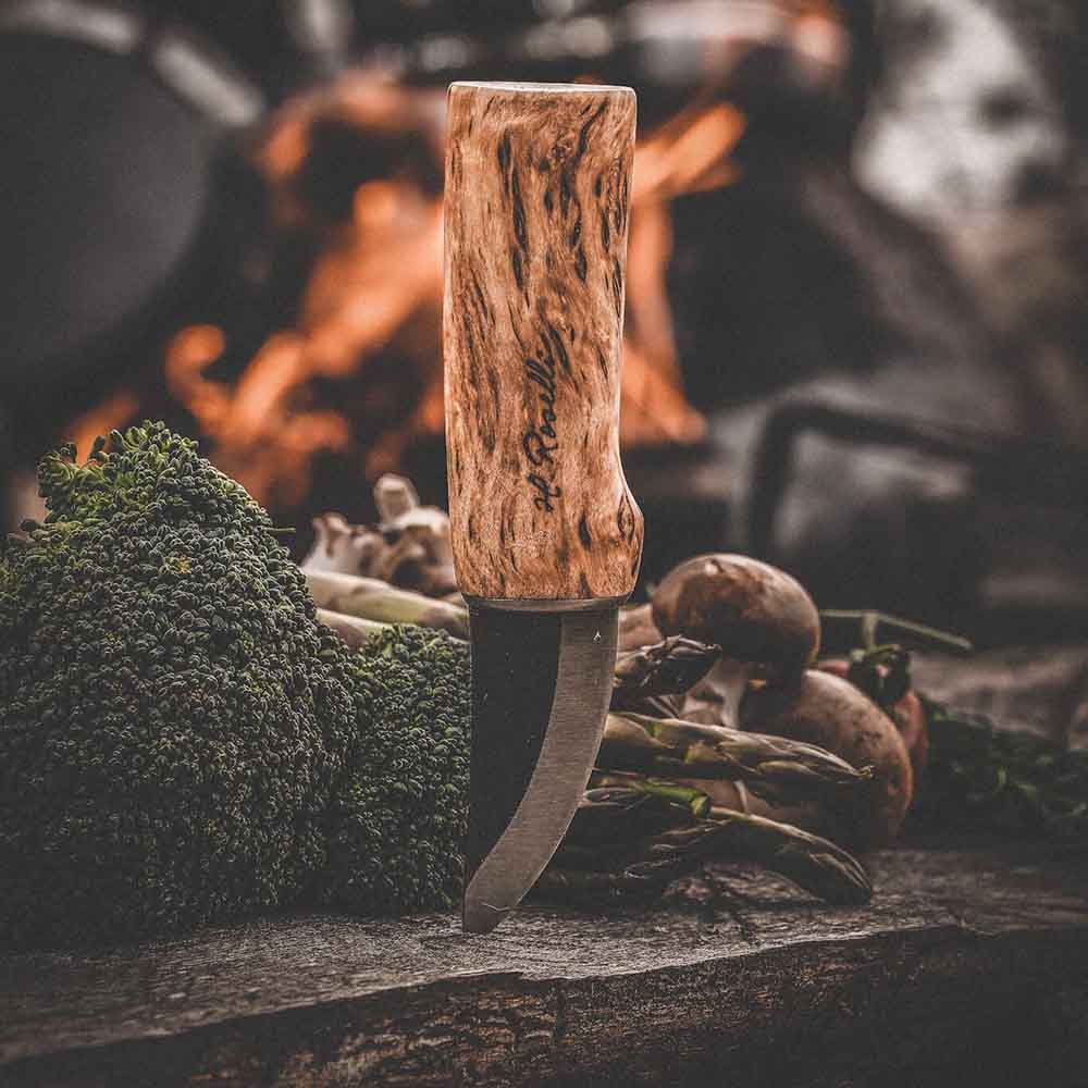 Handmade Finnish hunting knife from Roselli in model "grandfather knife" with a handle made out of curly birch