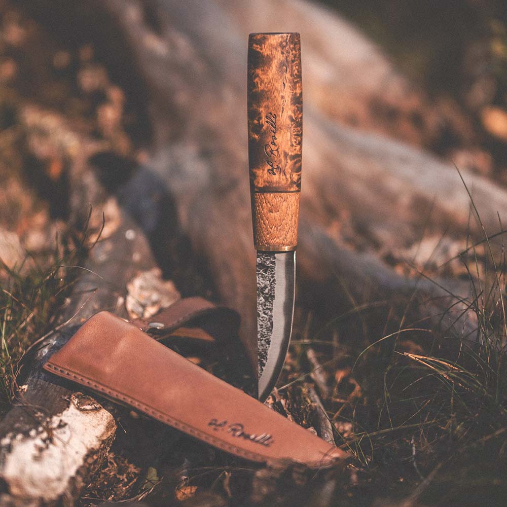 Roselli's handmade Finnish outdoor knife made of carbon steel and a handle of curly birch. Comes with a handmade sheath  made from Finnish leather. 